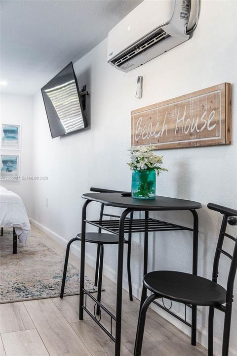 For Sale: $575,000 (4 beds, 3 baths, 1732 Square Feet)