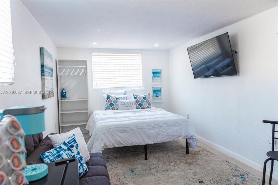 For Sale: $575,000 (4 beds, 3 baths, 1732 Square Feet)