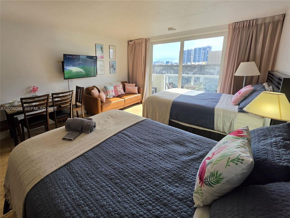 В аренду: $2,200 (0 спален, 1 ванн, 360 Квадратных фут)
