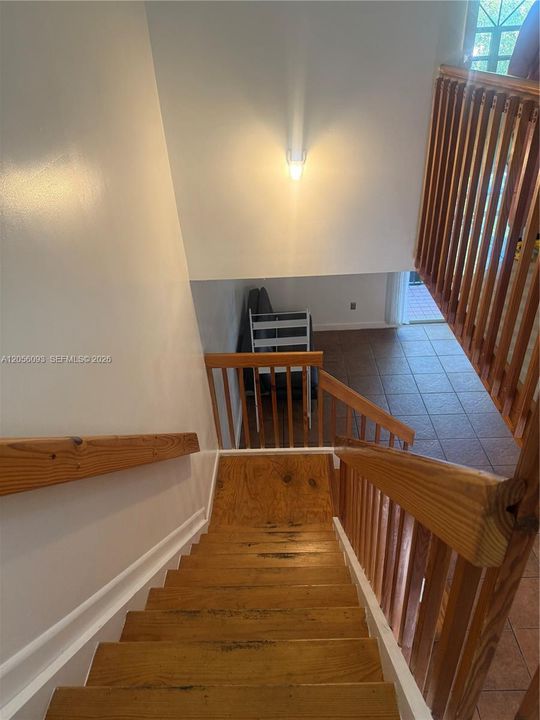 В аренду: $2,300 (2 спален, 2 ванн, 1350 Квадратных фут)