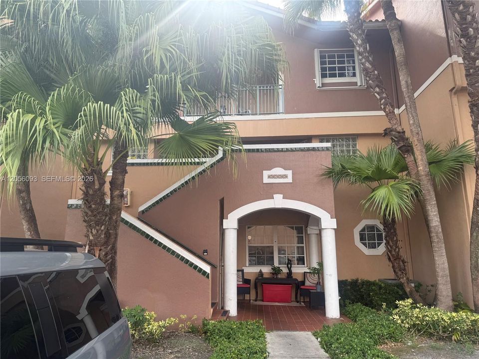 For Rent: $2,300 (2 beds, 2 baths, 1350 Square Feet)