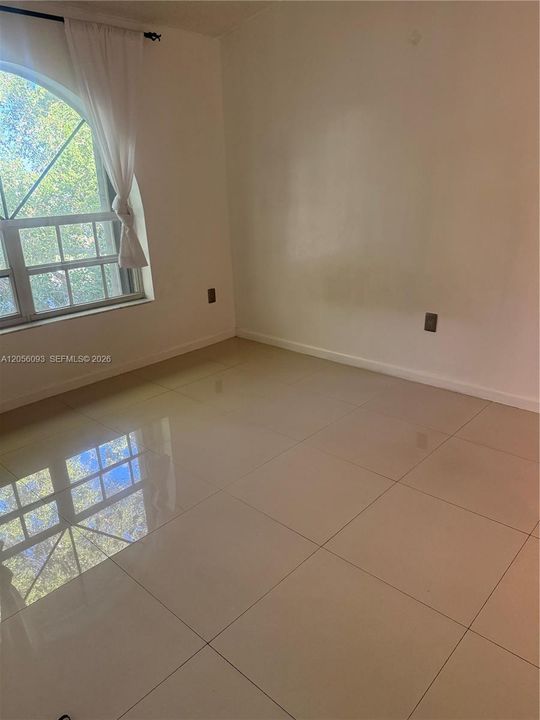 В аренду: $2,300 (2 спален, 2 ванн, 1350 Квадратных фут)