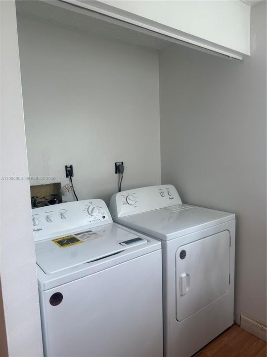 В аренду: $2,300 (2 спален, 2 ванн, 1350 Квадратных фут)