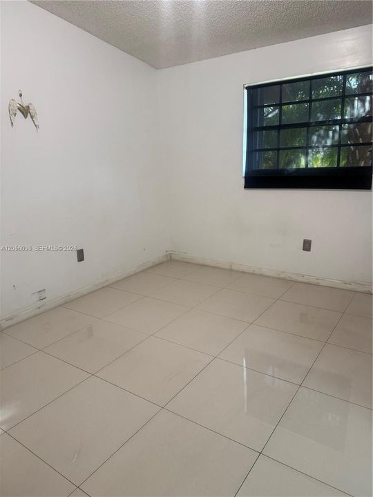 В аренду: $2,300 (2 спален, 2 ванн, 1350 Квадратных фут)