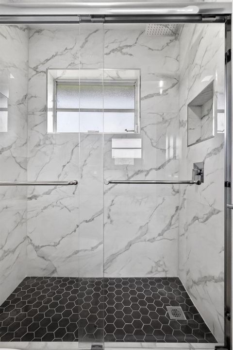 ELEGANT MASTER SHOWER
