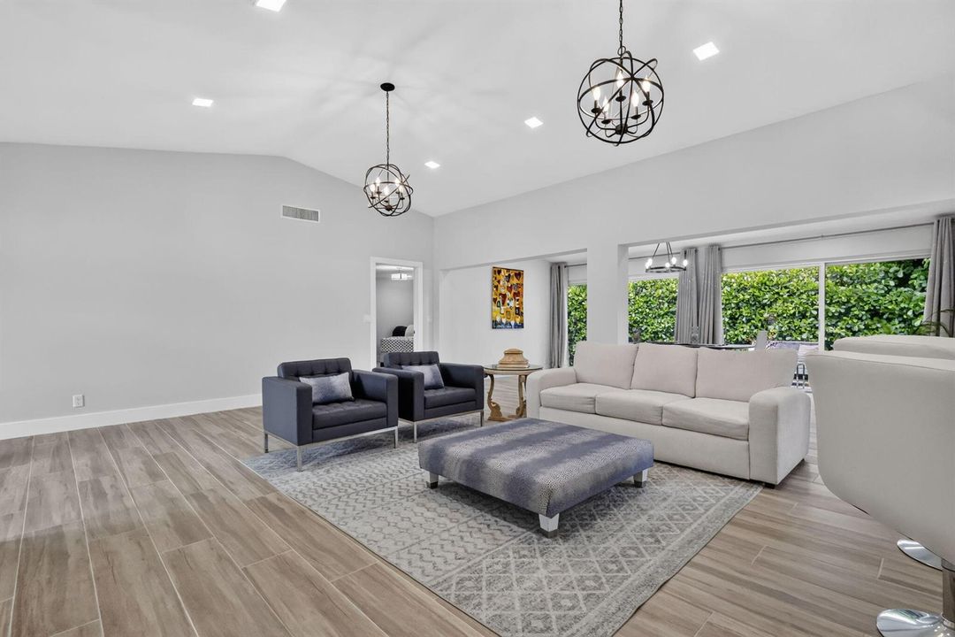 GRAND LIVING SPACE
