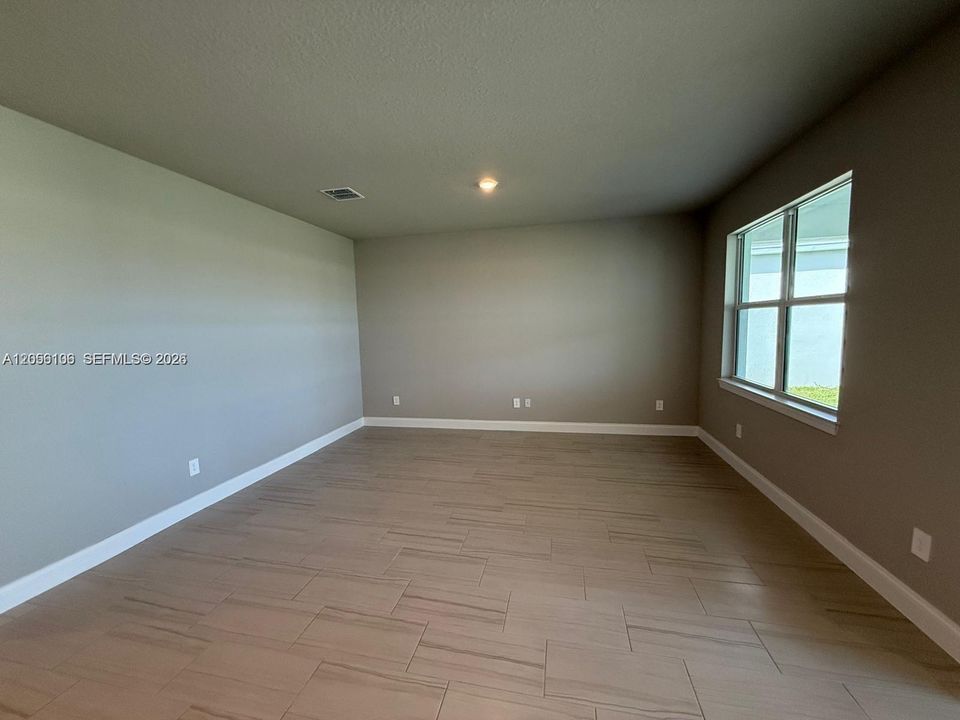 For Sale: $400,000 (3 beds, 2 baths, 1654 Square Feet)