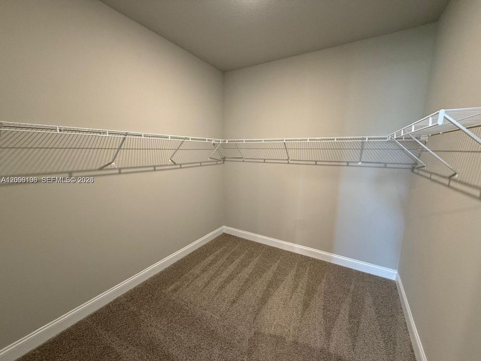 For Sale: $400,000 (3 beds, 2 baths, 1654 Square Feet)