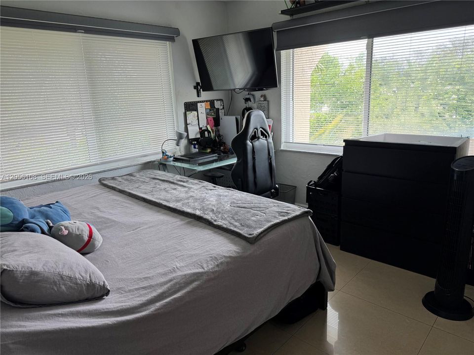 For Sale: $380,500 (3 beds, 2 baths, 1172 Square Feet)