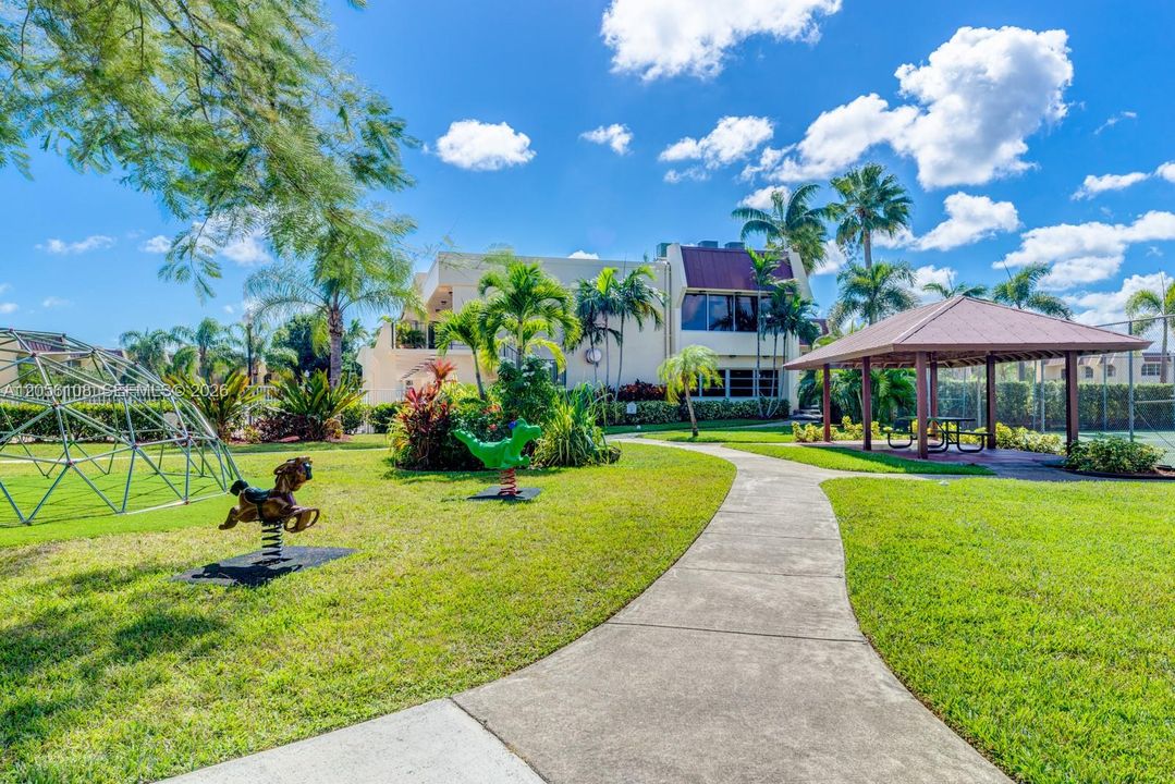 For Sale: $380,500 (3 beds, 2 baths, 1172 Square Feet)