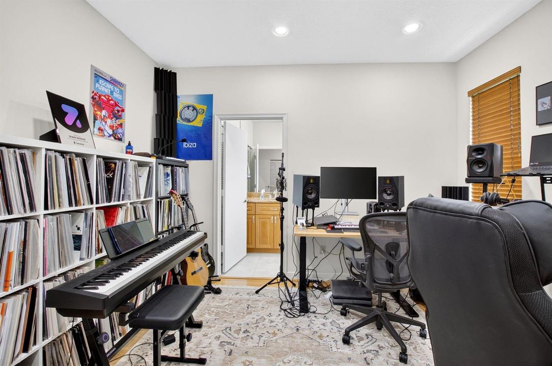 2nd bedroom