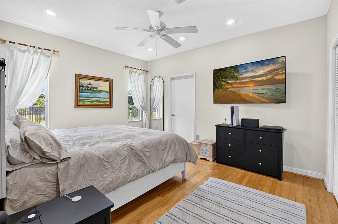 alt view 3rd bedroom