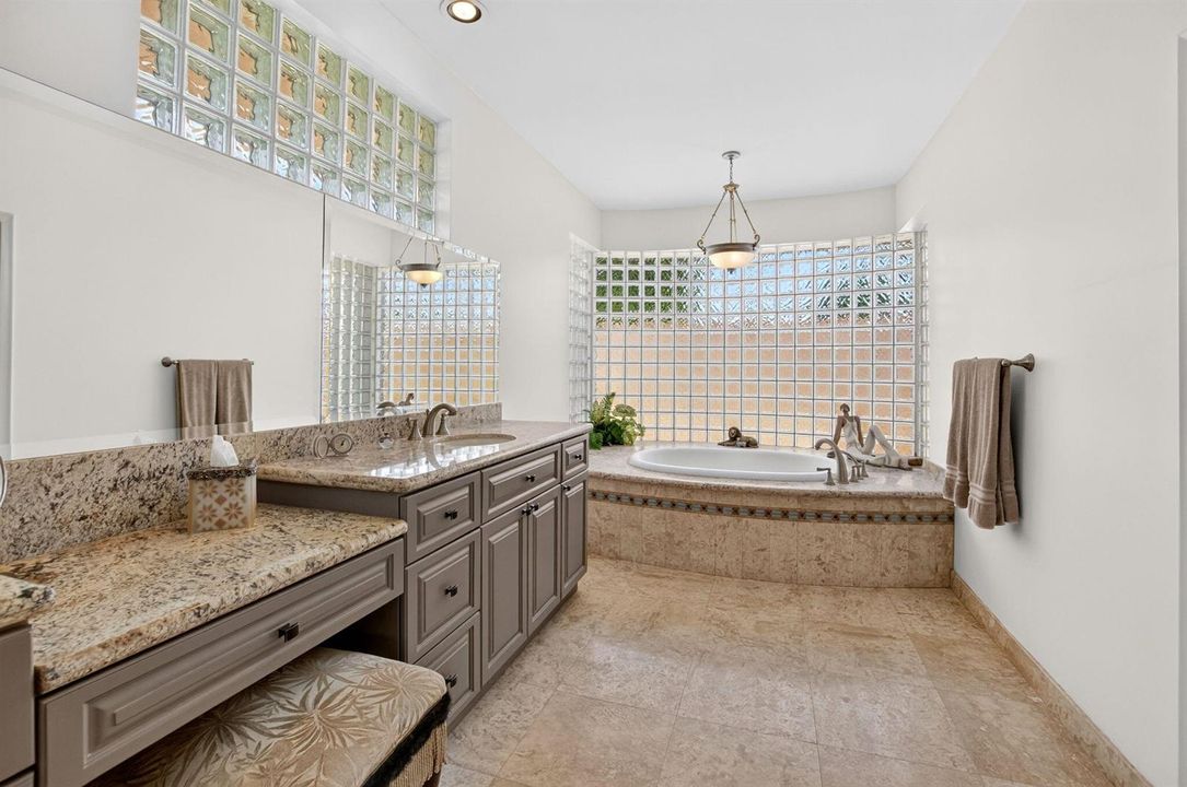 soaking tub primary bath