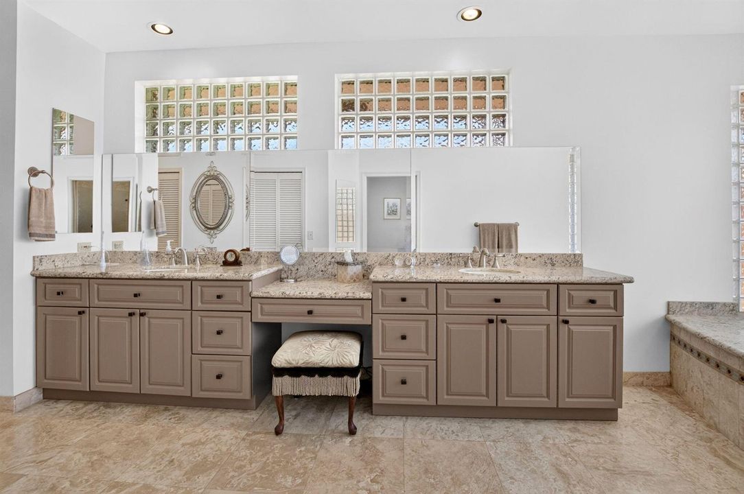 dual sinks primary bath