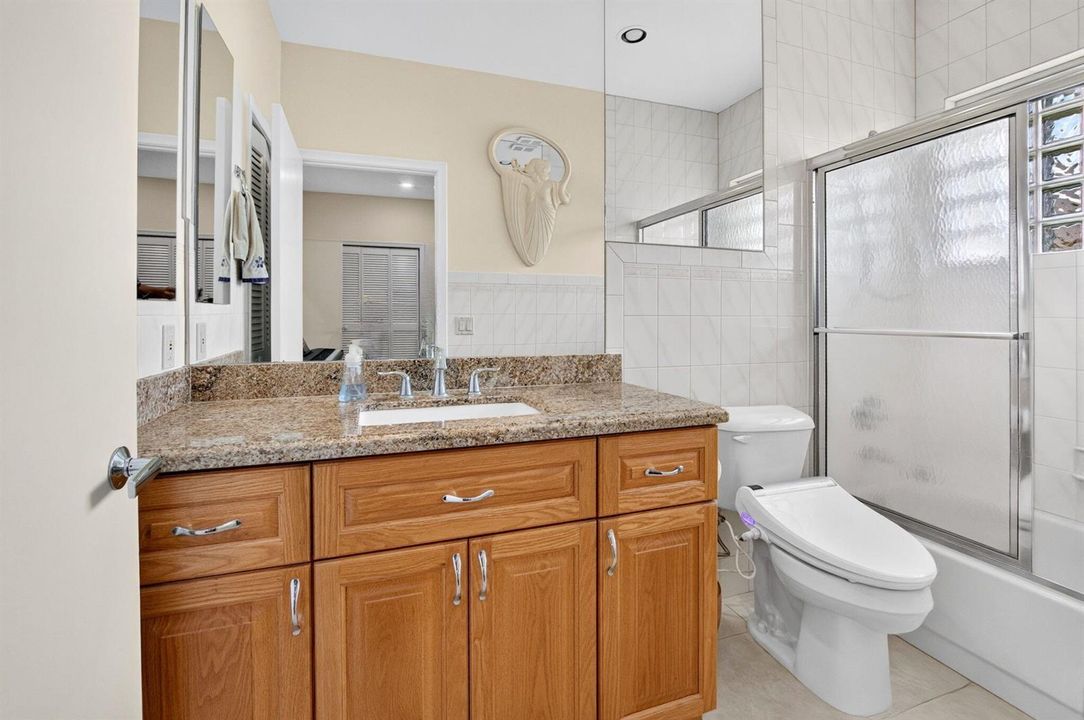 alt view 2nd full bath ensuite