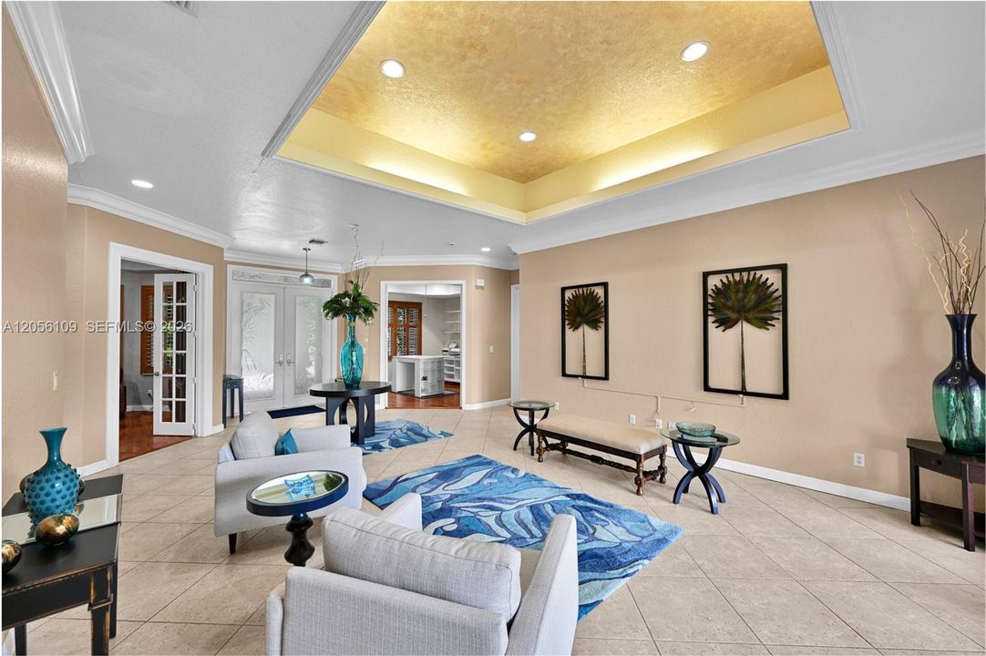 Под контрактом: $1,800,000 (4 спален, 5 ванн, 4243 Квадратных фут)