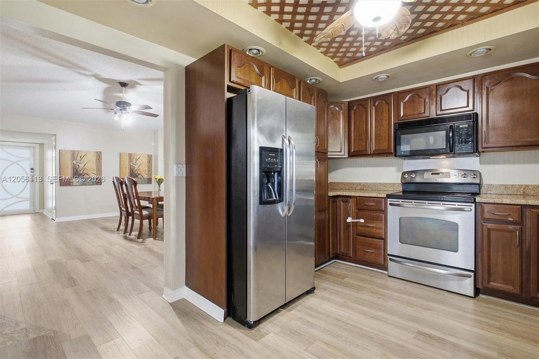 En Venta: $375,000 (3 camas, 2 baños, 1396 Pies cuadrados)