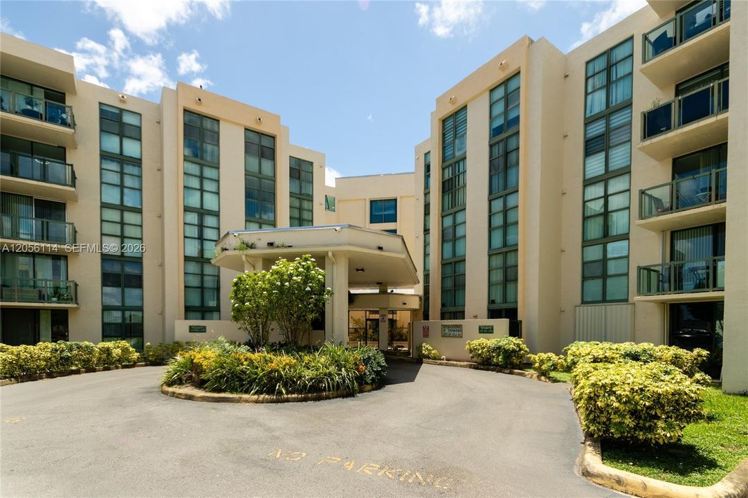 For Sale: $259,000 (2 beds, 2 baths, 910 Square Feet)