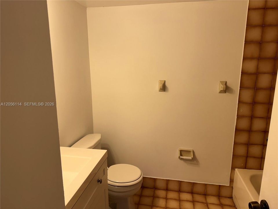 En Venta: $269,500 (2 camas, 2 baños, 910 Pies cuadrados)