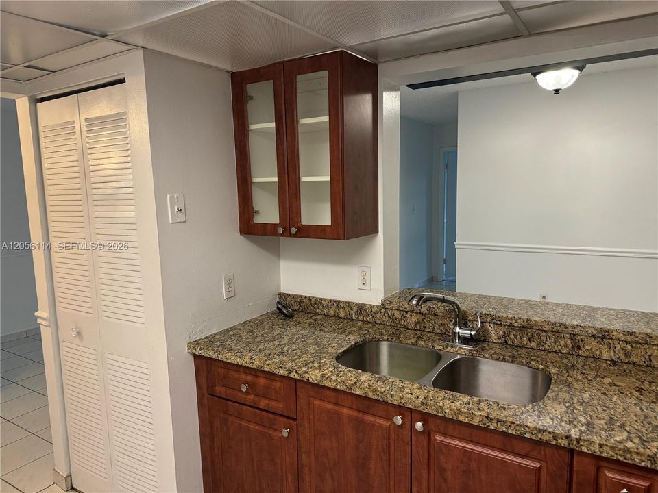 En Venta: $269,500 (2 camas, 2 baños, 910 Pies cuadrados)