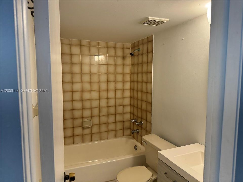 En Venta: $269,500 (2 camas, 2 baños, 910 Pies cuadrados)