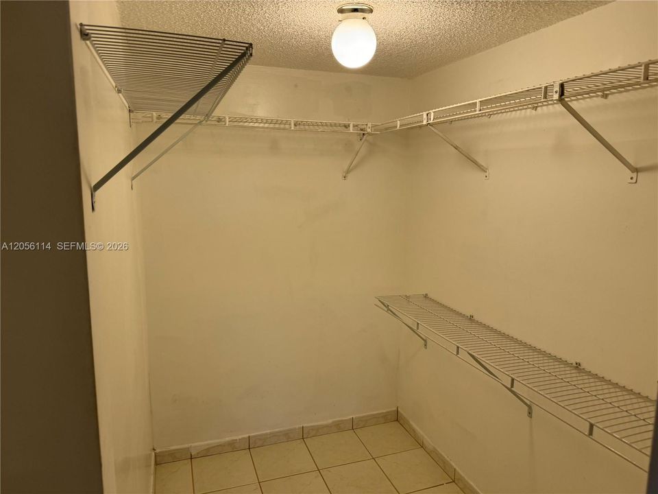En Venta: $269,500 (2 camas, 2 baños, 910 Pies cuadrados)
