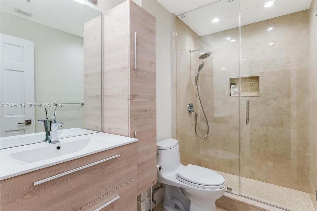 На продажу: $3,789,000 (3 спален, 3 ванн, 1847 Квадратных фут)