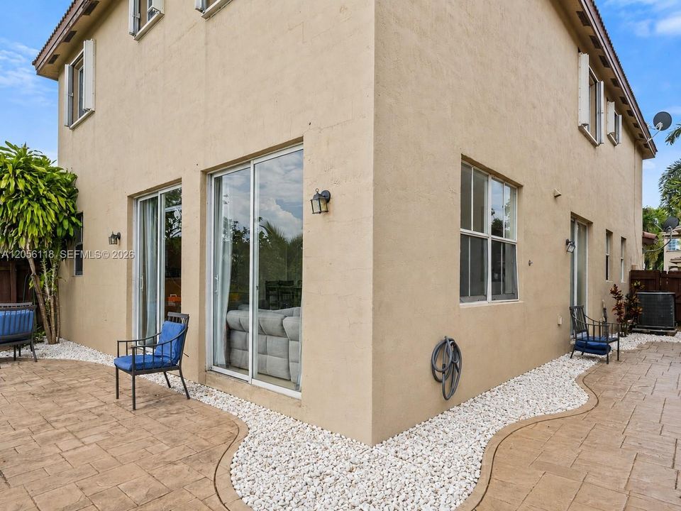 В аренду: $4,800 (4 спален, 3 ванн, 2341 Квадратных фут)