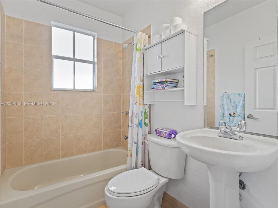 В аренду: $4,800 (4 спален, 3 ванн, 2341 Квадратных фут)