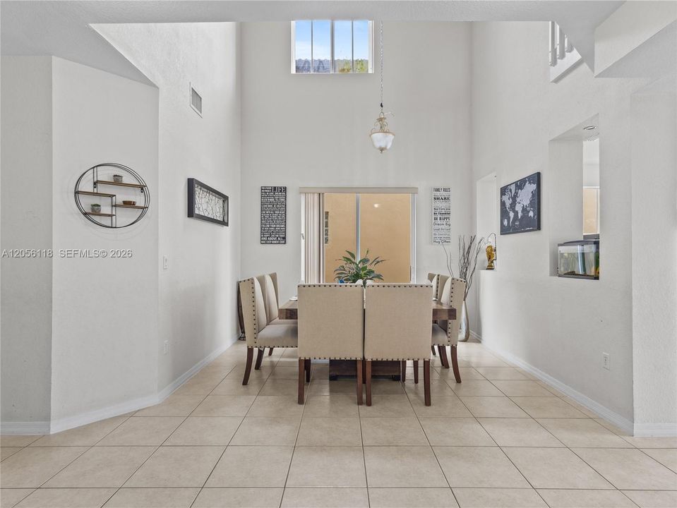 В аренду: $4,800 (4 спален, 3 ванн, 2341 Квадратных фут)