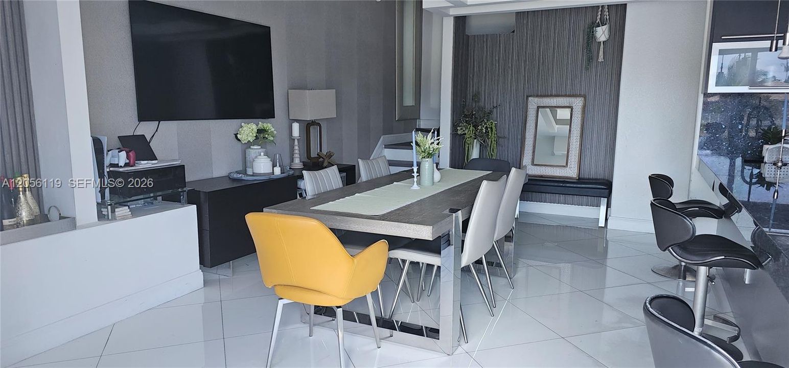 В аренду: $4,500 (5 спален, 3 ванн, 2355 Квадратных фут)