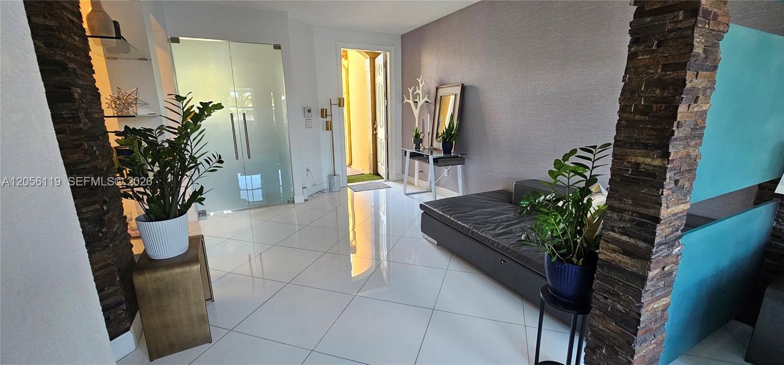В аренду: $4,500 (5 спален, 3 ванн, 2355 Квадратных фут)