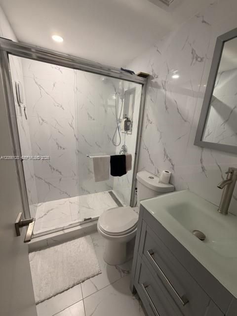 На продажу: $365,900 (2 спален, 1 ванн, 828 Квадратных фут)