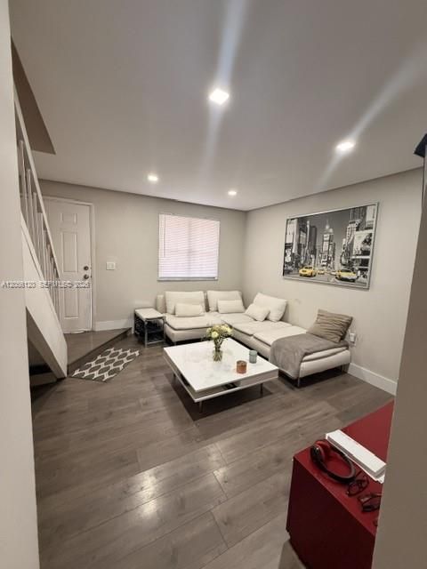 На продажу: $365,900 (2 спален, 1 ванн, 828 Квадратных фут)