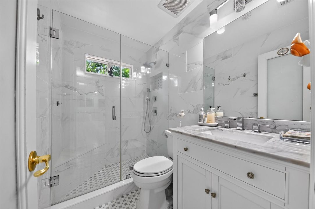 28_5826_Churchill_Ct-Bathroom-82-1