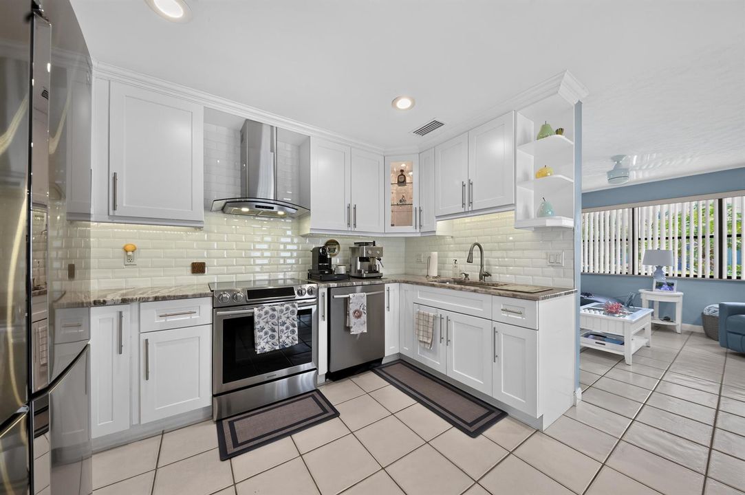 15_5826_Churchill_Ct-Kitchen-1728