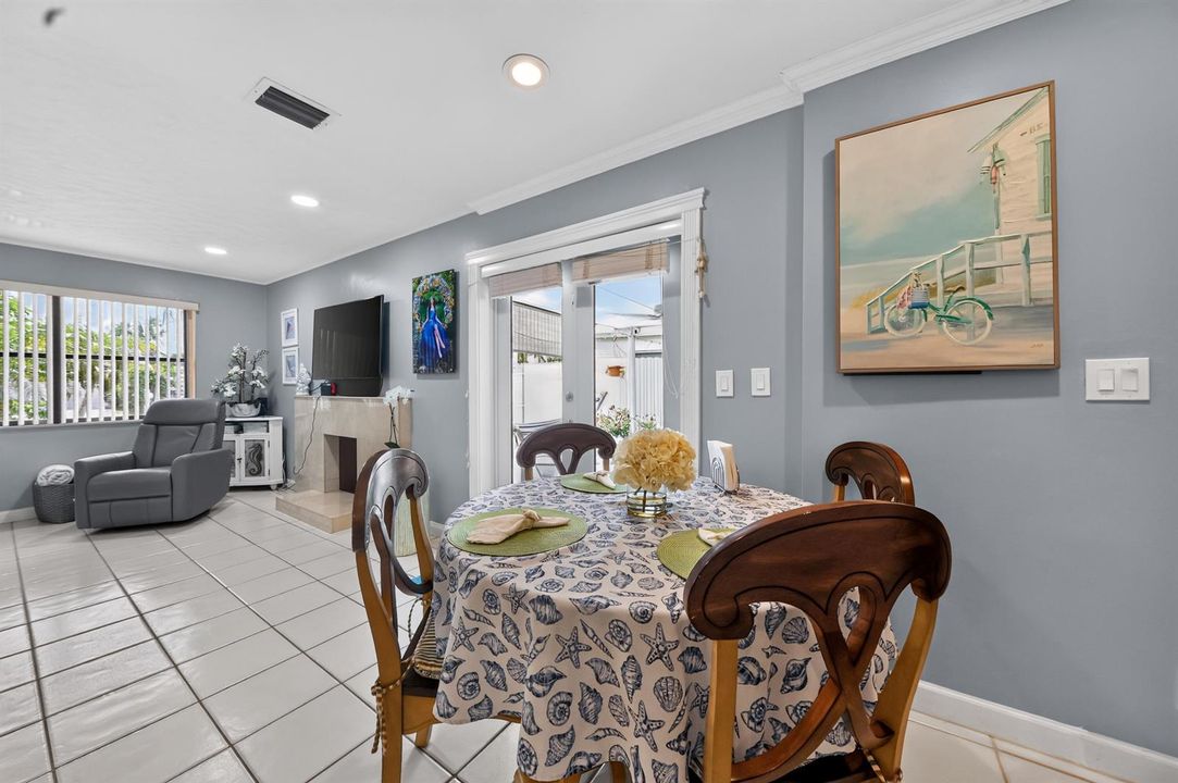 18_5826_Churchill_Ct-Dining_room-1737