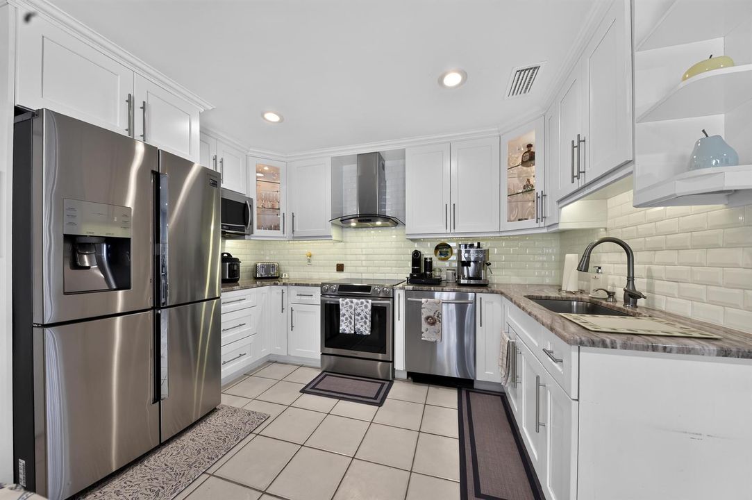 12_5826_Churchill_Ct-Kitchen-1734
