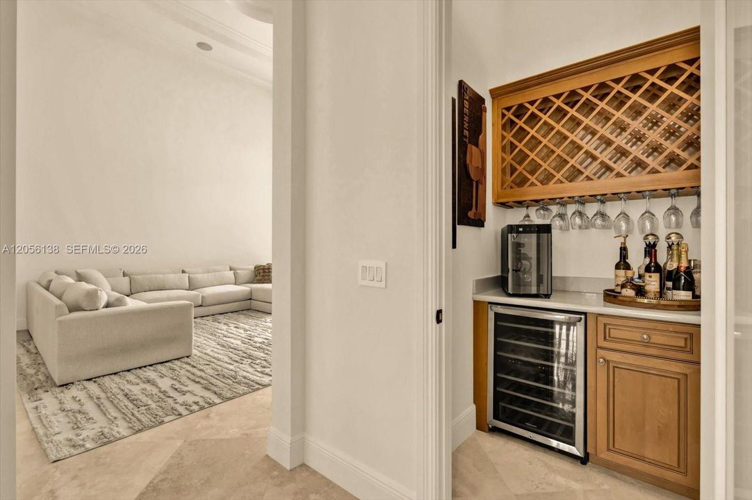 En Venta: $2,695,000 (6 camas, 6 baños, 5064 Pies cuadrados)