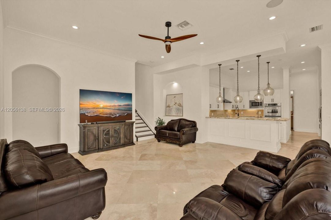 En Venta: $2,695,000 (6 camas, 6 baños, 5064 Pies cuadrados)