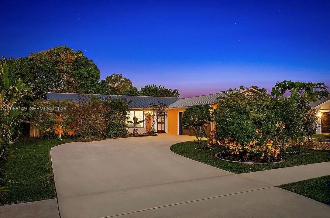 For Rent: $2,300 (3 beds, 2 baths, 0 Square Feet)