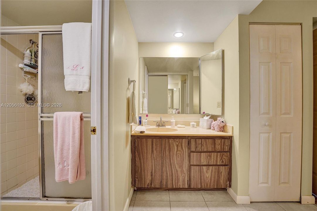 En Venta: $249,900 (2 camas, 2 baños, 1385 Pies cuadrados)