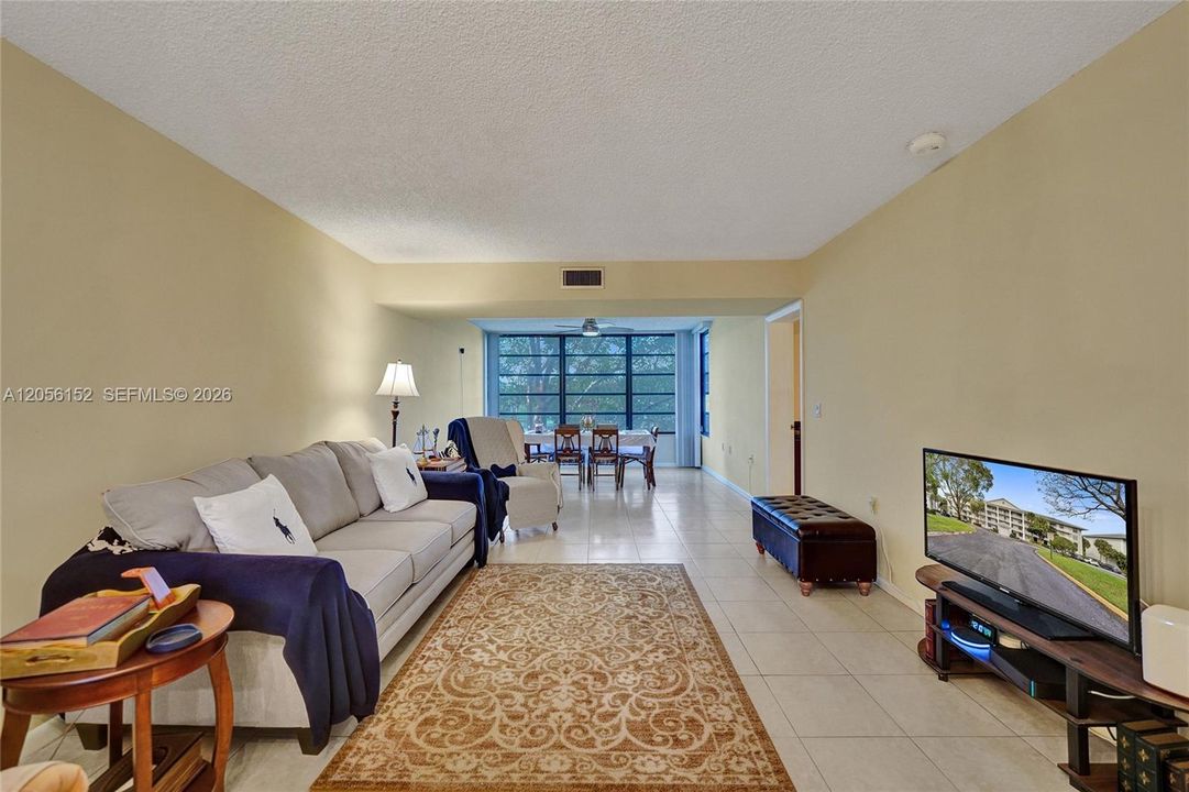En Venta: $249,900 (2 camas, 2 baños, 1385 Pies cuadrados)
