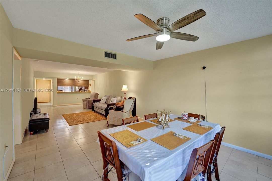En Venta: $249,900 (2 camas, 2 baños, 1385 Pies cuadrados)