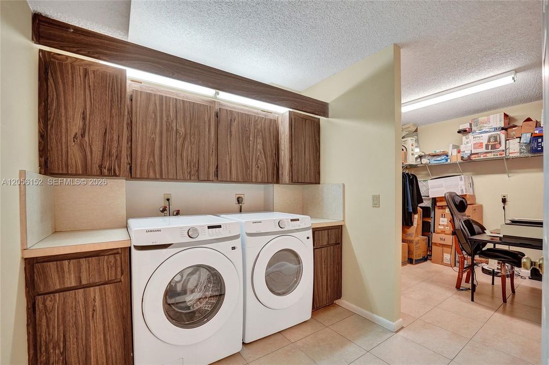 En Venta: $249,900 (2 camas, 2 baños, 1385 Pies cuadrados)