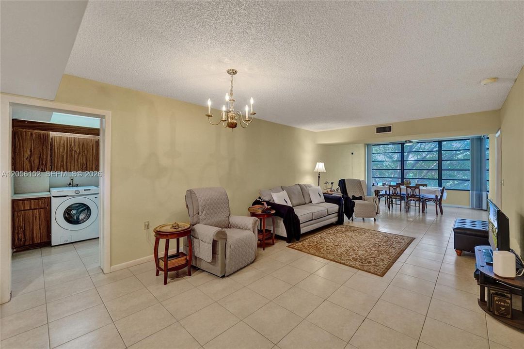 En Venta: $249,900 (2 camas, 2 baños, 1385 Pies cuadrados)