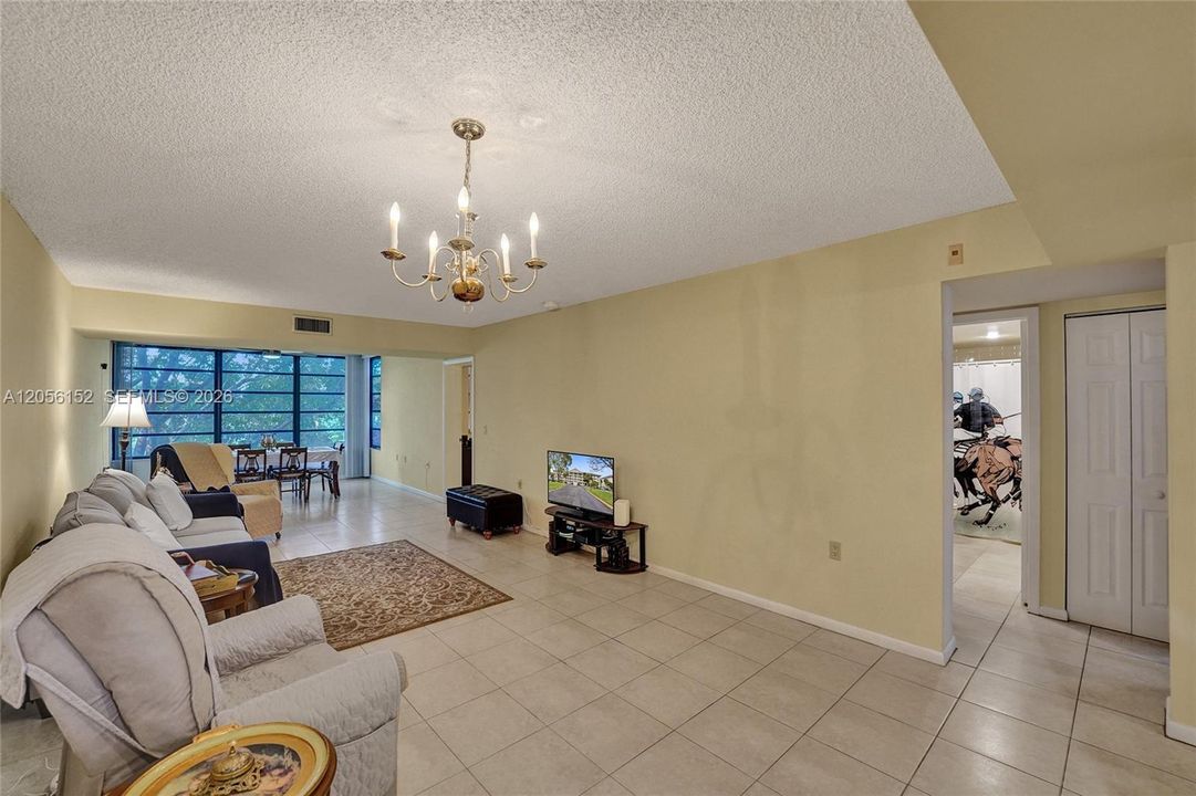 En Venta: $249,900 (2 camas, 2 baños, 1385 Pies cuadrados)