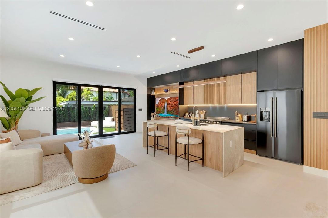 For Rent: $14,000 (4 beds, 3 baths, 2558 Square Feet)
