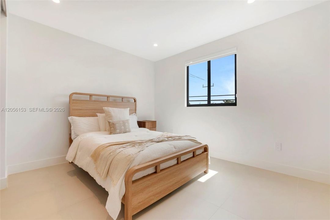 For Rent: $14,000 (4 beds, 3 baths, 2558 Square Feet)