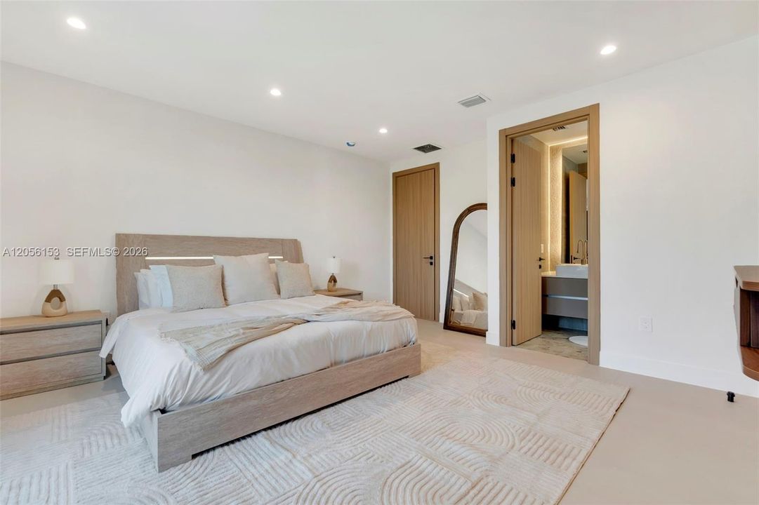 For Rent: $14,000 (4 beds, 3 baths, 2558 Square Feet)